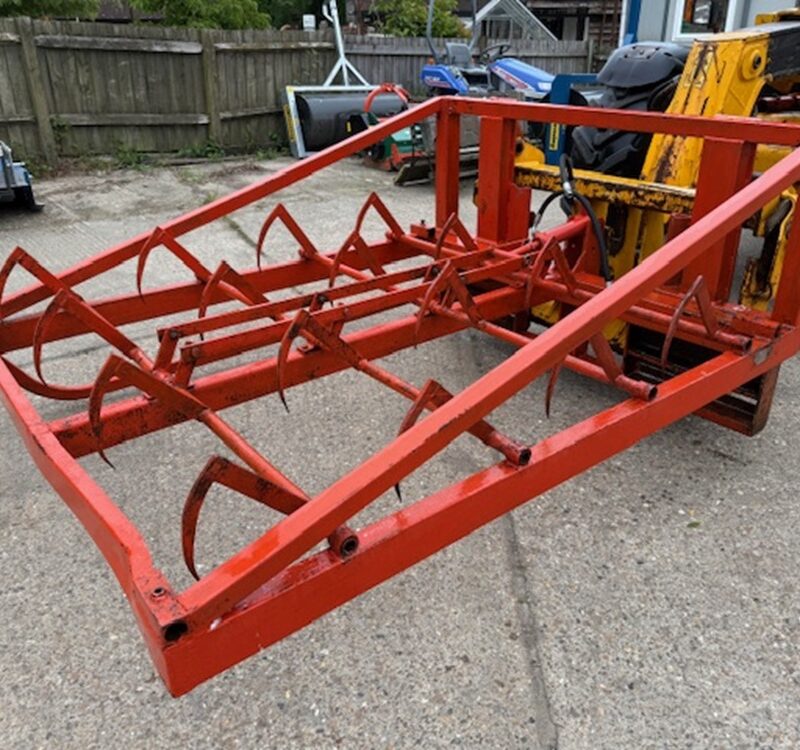 Browns Flat 8 Bale Grab