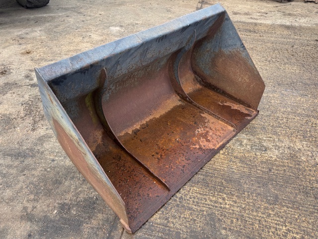 Loader Bucket with Quickie Brackets